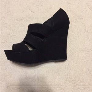 Madden Girl Black Wedges